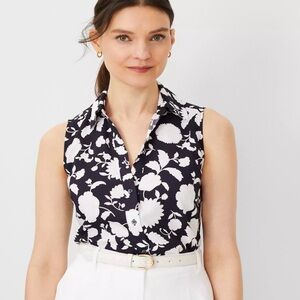 NWT Sleeveless button navy and white floral blouse size XS by Ann Taylor